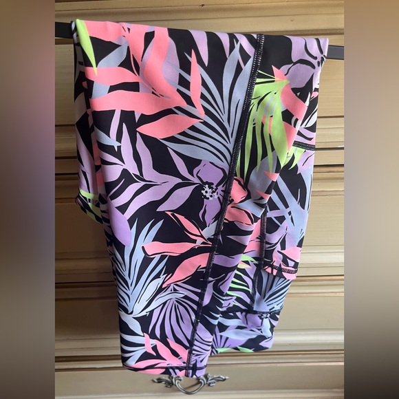 Fluorescent Tropical patterned legging - Picture 2 of 4